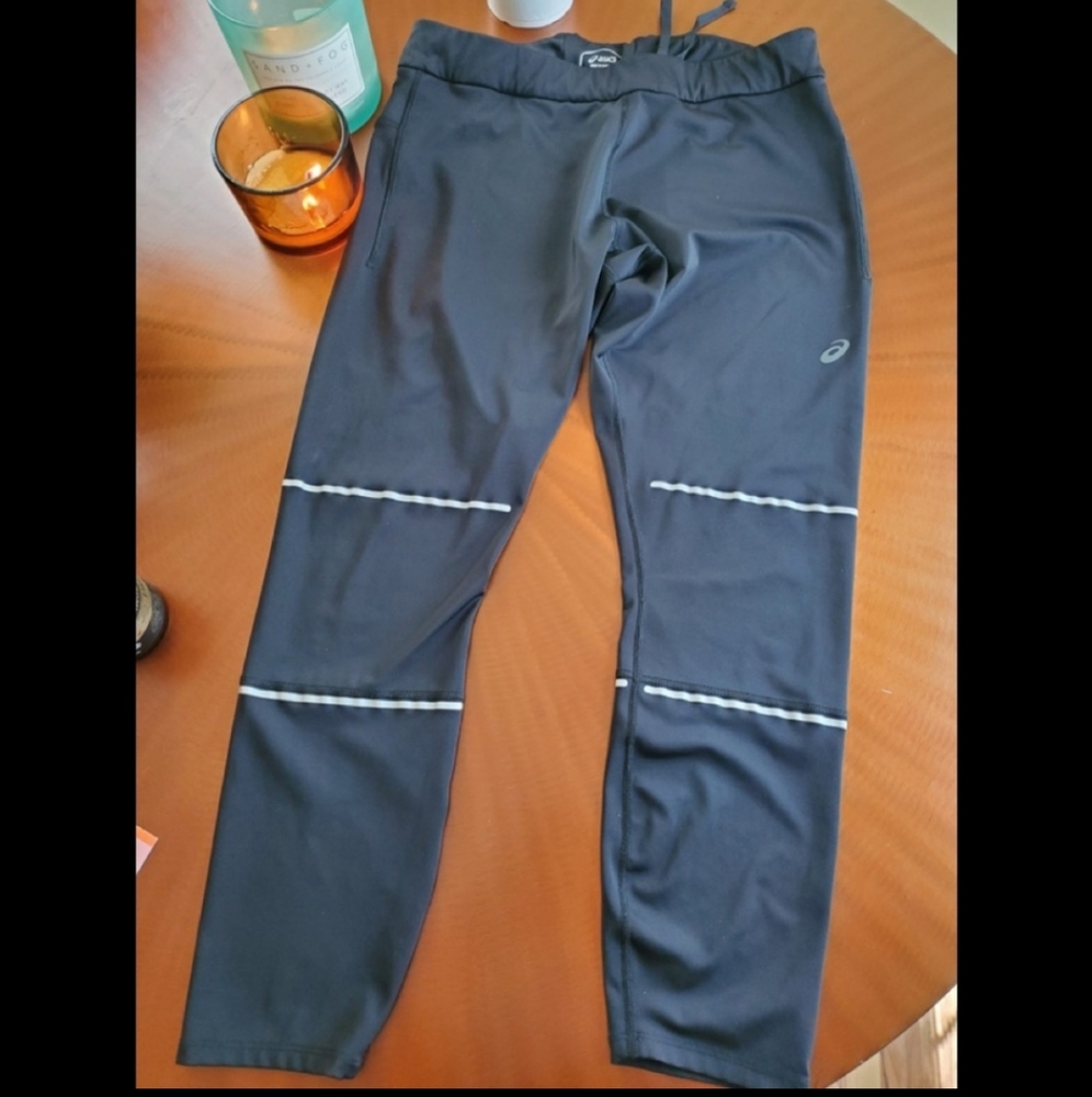 Asics leggings. Excellent condition black color .and high quality